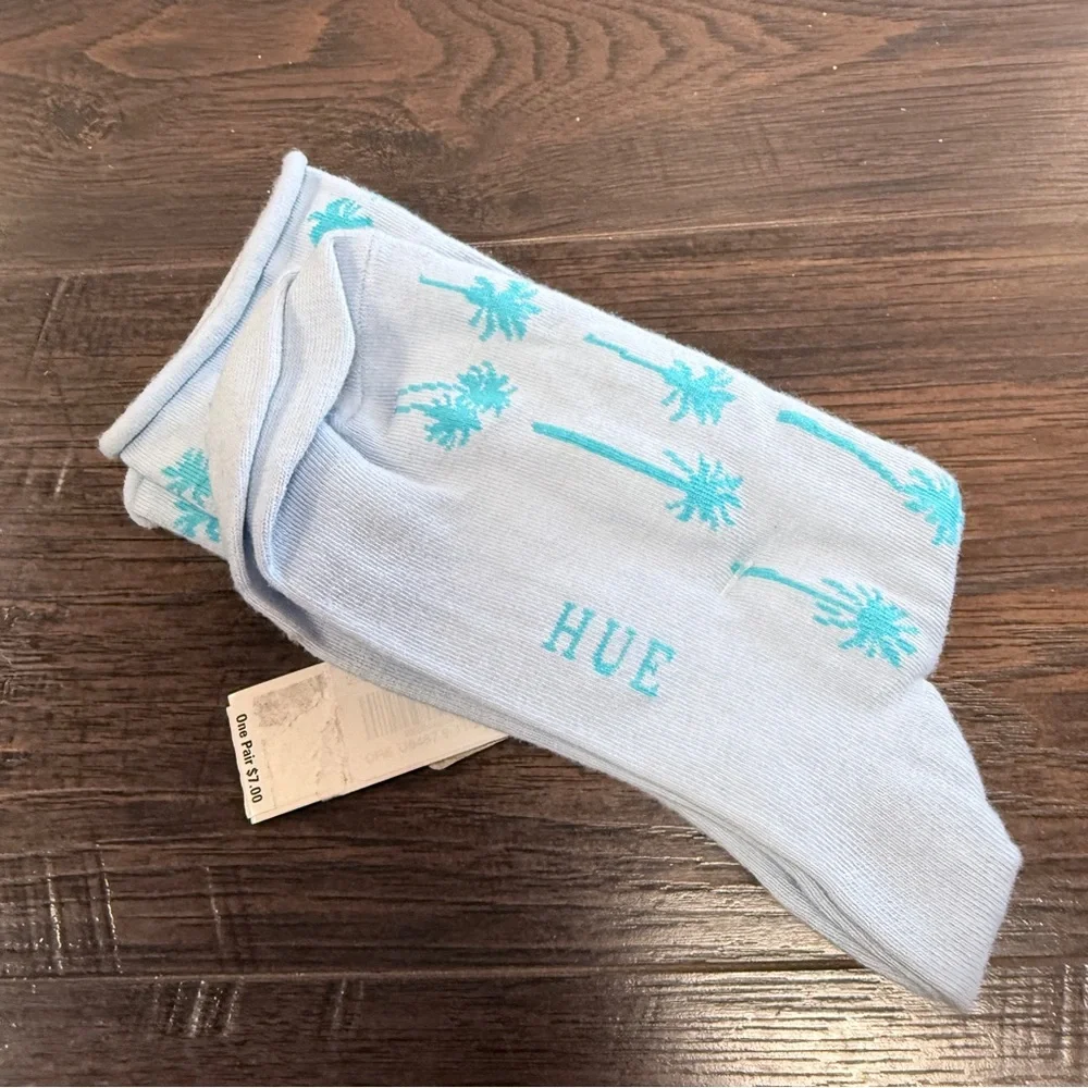 NWT HUE LIGHT BLUE TURQUOISE PALM TREE CREW SOCKS